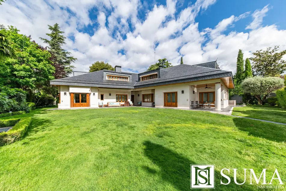 Se vende Chalet independiente con parcela de 2005 m²