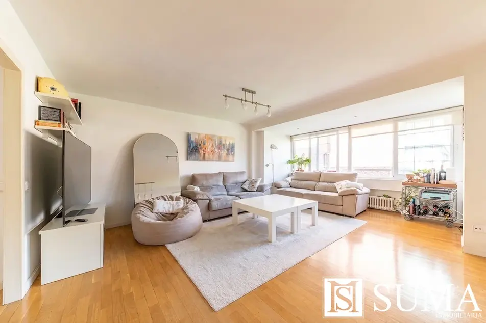 Se vende amplio piso en Piovera de cuatro dormitorios