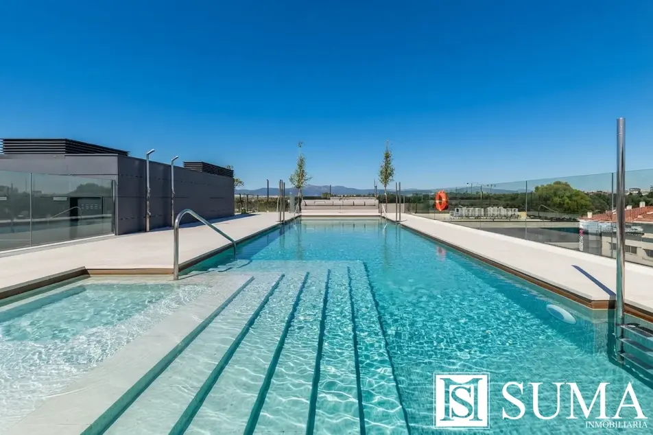 Venta de dos áticos con terrazas y piscina privada